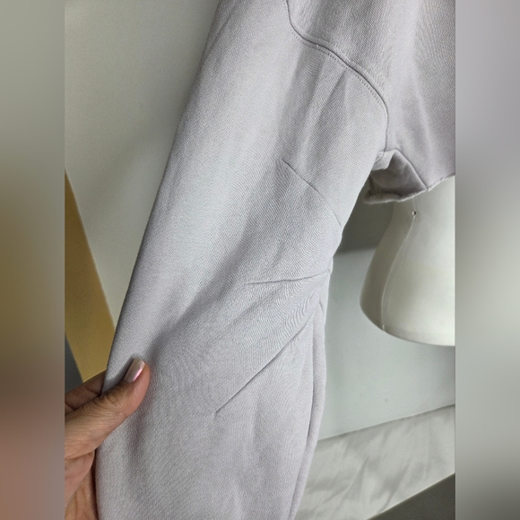 ALO Yoga  Extreme Cropped Pullover Gray Long Sleeve Sweatshirt - Picture 6 of 11